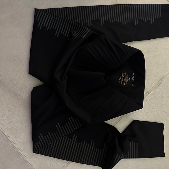 Black Line by Noli “jagger” Leggings - Picture 5 of 5